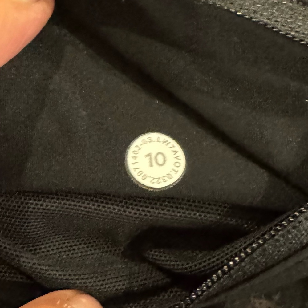 Lululemon Speed Up Mid-Rise 4” shorts - Picture 3 of 3
